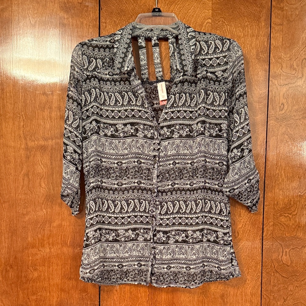 No Boundaries Black and White Paisley Button Down Shirt